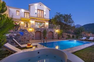 Villa Atlas, Kayaköy’de 3 yatak odalı havuzu korunaklı villa.