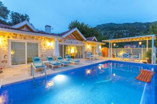 Villa Sade, Kalkan’da balayı çiftleri için lüks kiralık villa.